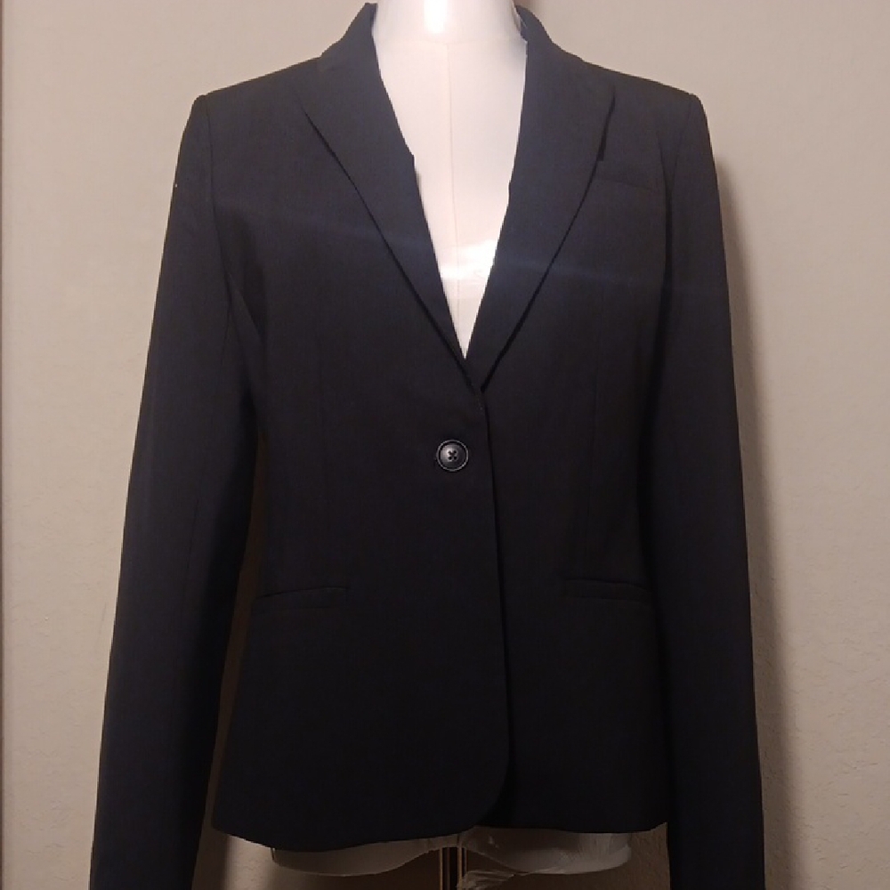 Banana Republic Classic-Fit Machine-Washable Italian Wool Blend Blazer In Black - Picture 4 of 14